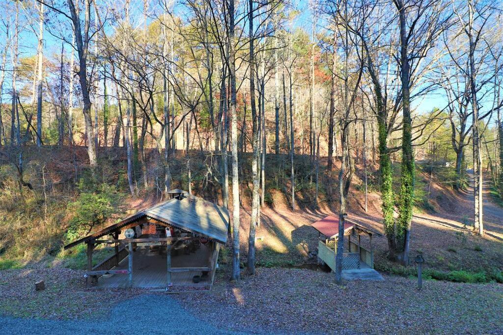 Amazing Cabin Fireplace And Stream #11 Helen Exterior foto